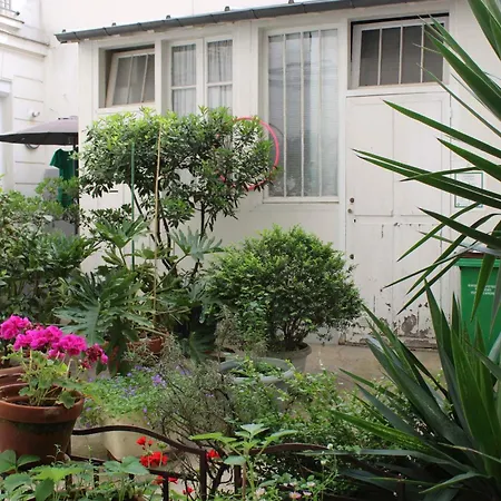 Atypical With Garden Paris